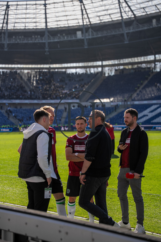 Hannover 96 vs 1. FC Magdeburg – 2. Bundesliga – 29.03.2025 | Szene aus dem 2. Bundesliga-Spiel des 27. Spieltags zwischen Hannover 96 und dem 1. FC Magdeburg am 29. März 2025 in der Heinz von Heiden Arena in Hannover. Endstand: 0:0. Fotografiert von Philipp Heist. - Realisiert mit Pictrs.com