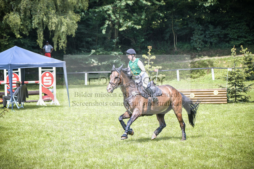 DOS_6632 | Entdecke hochwertige Reitturnierfotos von Foto Oger. Professionell, emotional und authentisch – jetzt Lieblingsmomente im Shop bestellen. - Realisiert mit Pictrs.com