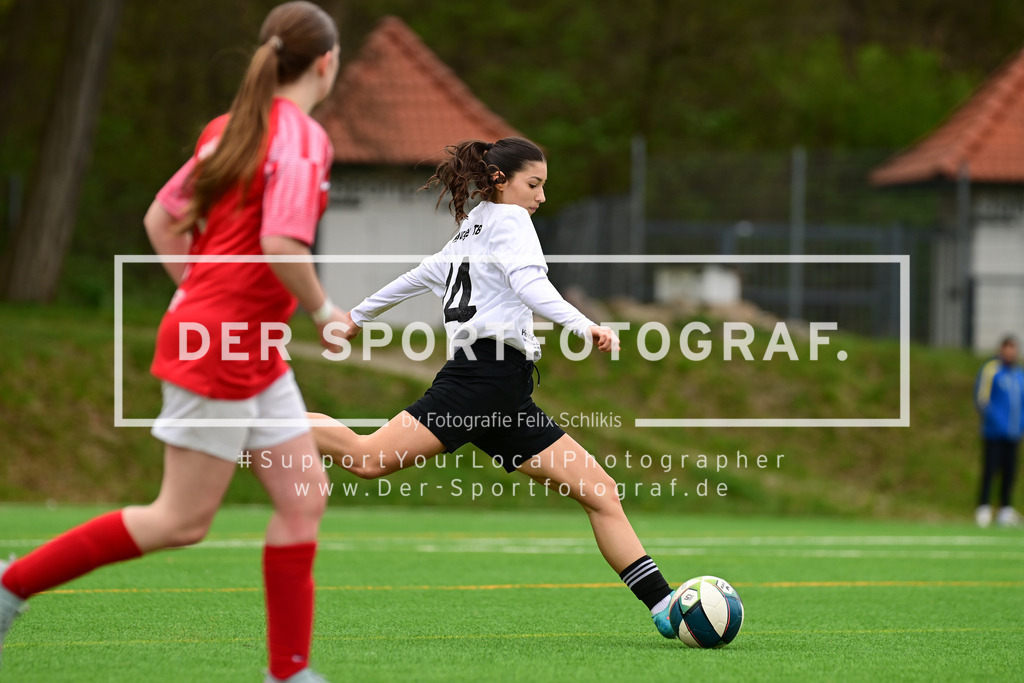 Fußball I Frauen I Saison 2025-2026 I Bezirksliga I 21. Spieltag I Harburger TB - Rahlstedter SC I 166601 | Der Sportfotograf. - Realisiert mit Pictrs.com