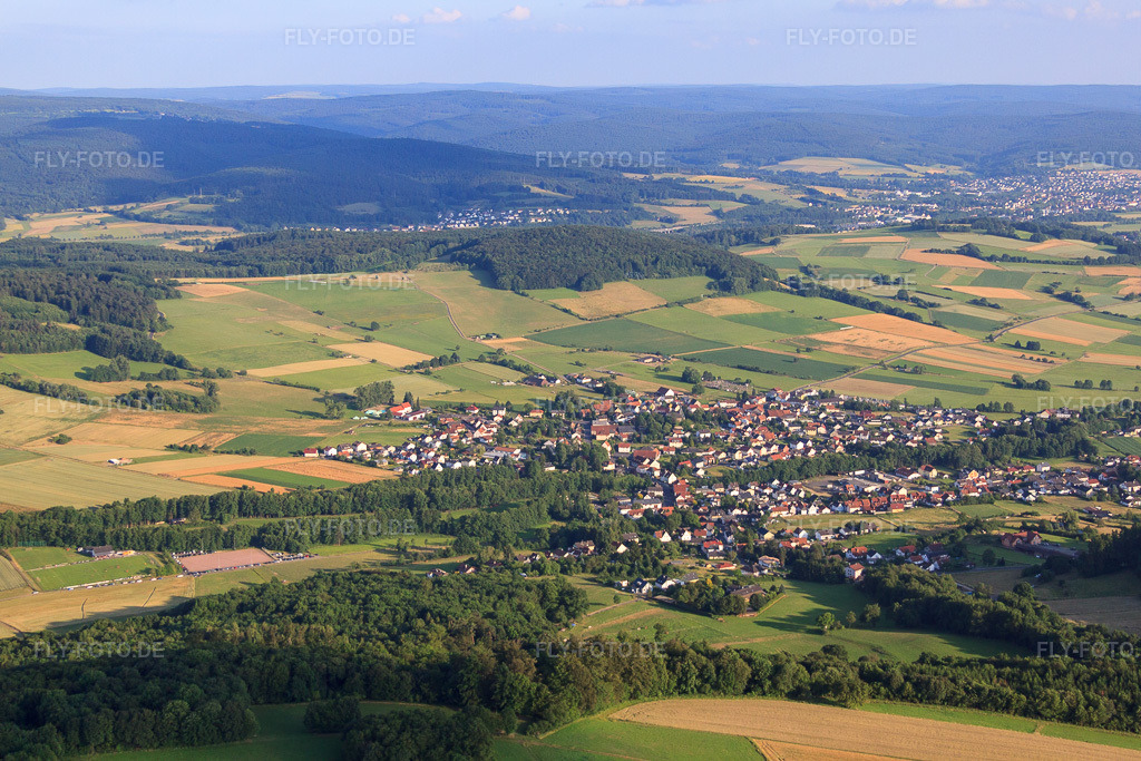 Luftbild: Ortsansicht von Nordwesten im Ortsteil Eckardroth in Bad Soden-Salmünster im Bundesland Hessen in Deutschland. Foto: IMG_68568.jpg vom 21.06.2014 durch Werner Riehm/FLY-FOTO.deAuflösung des Originals: 4752 x 3168 px