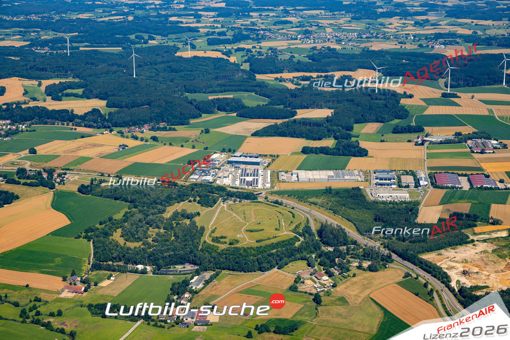 Das Luftbild zeigt : Gallenbach Aichach - Die Luftaufnahme wurde 2024 vom UL-Flugzeug aus erstellt ( keine Drohne ) - Hochauflösende Luftaufnahme - Für grossformatige Ausdrucke geeignet. Die Geschenkidee !Mit Lizenz und Bildrechte bestellbar