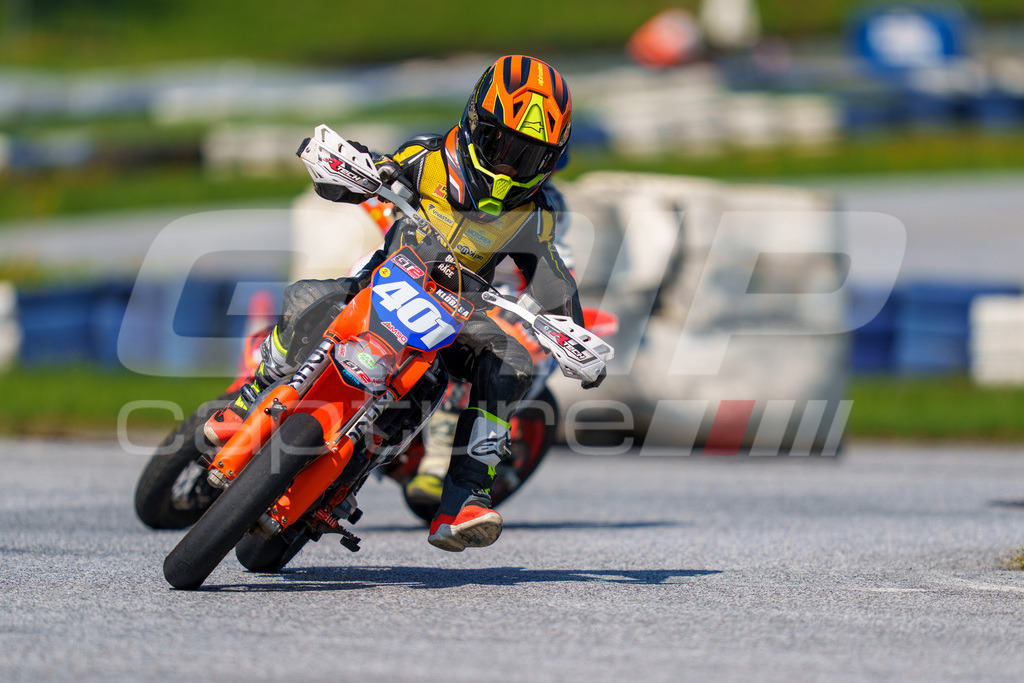 G-Cup + Supermoto Staatsmeisterschaft + Hungarian Supermoto Championship | GRIPcapture steht für authentische Sportfotografie in Österreich – für Momente, die mehr sind als Geschwindigkeit oder Ergebnis. Es geht um Emotion, Spannung, Fokus und den Augenblick, der oft nur einen Wimpernschlag dauert.Ob Motorsport, Teamsport oder 
