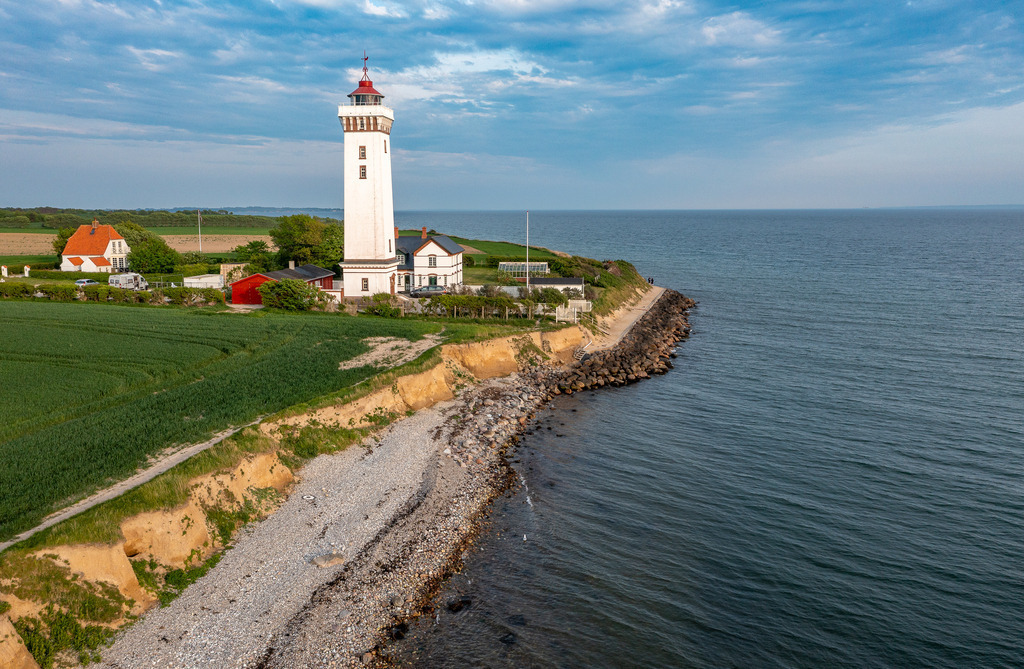 daenemark-2022-068 | Der Leuchtturm bei Helnæs auf der dänischen Ostseeinsel Fünen/Fyn - Realisiert mit Pictrs.com