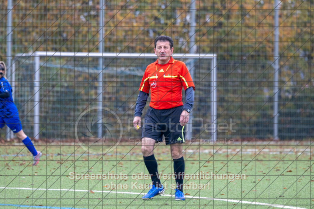 20251109_110659_0151 | #,TSV Eschenbach (blau) vs. ASV Eislingen (dunkelblau), Fussball, Frauen-Quali Bezirksliga - Bezirk Neckar/Fils, 08. Spieltag, Saison 2025/2026, Kunstrasenplatz, Schlater Straße, 73107 Eschenbach, 09.11.2025 - 11:00 Uhr,Foto: PhotoPeet-Sportfotografie/Peter Harich