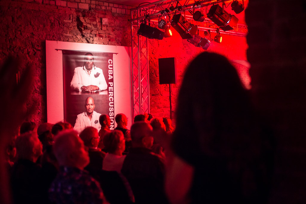 Tango meets Cuba | Tango meets Cuba mit den Klazz Brothers & Cuba Percussion im Forte Belvedere Leisnig zum Festival Hallo Leisnig 2022. - Realisiert mit Pictrs.com