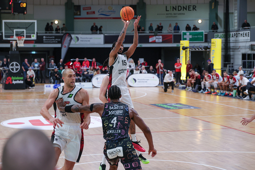 Pro A BAYER GIANTS vs Uni Baskets Münster-93 | Fotos von Basketballspielen aus dem Raum NRW fotografiert von Gero Mueller-Laschet und Daniel Schaefer - Realisiert mit Pictrs.com