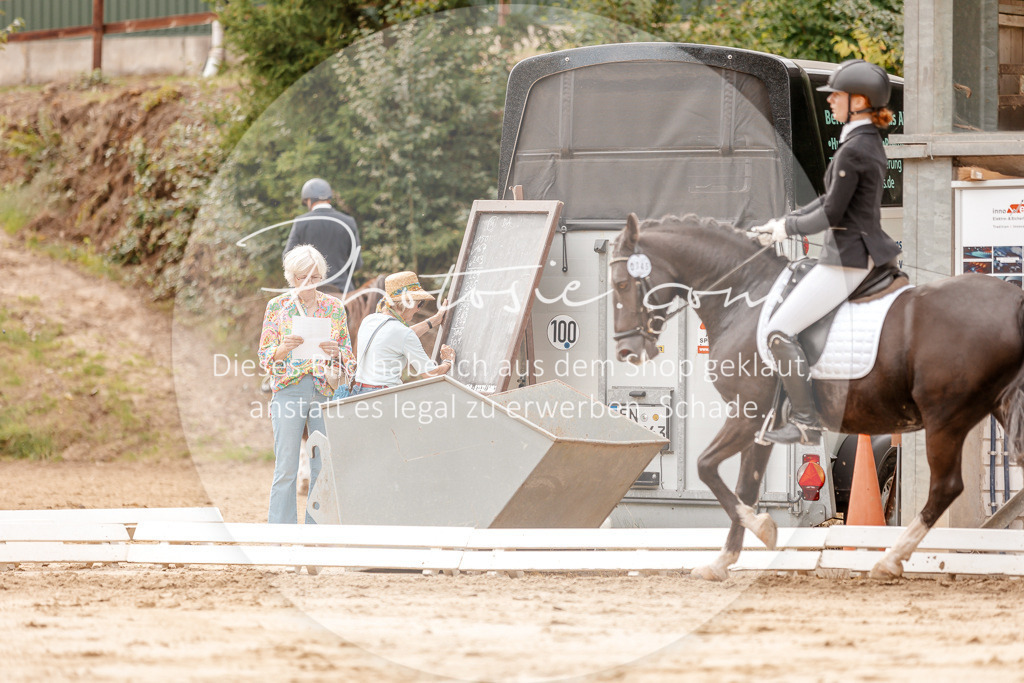 3I6A3703 | Stimmungsvolle Portraits und Reitsportfotografie im Ruhrgebiet und im Münsterland.

Pferdefotografie, Hundefotografie, Tierfotografie, Reportagen, Portraits von Tier und Mensch, Turnierfotografie in Bochum, Recklinghausen, Marl, Haltern am See, Dülmen.. - Realisiert mit Pictrs.com