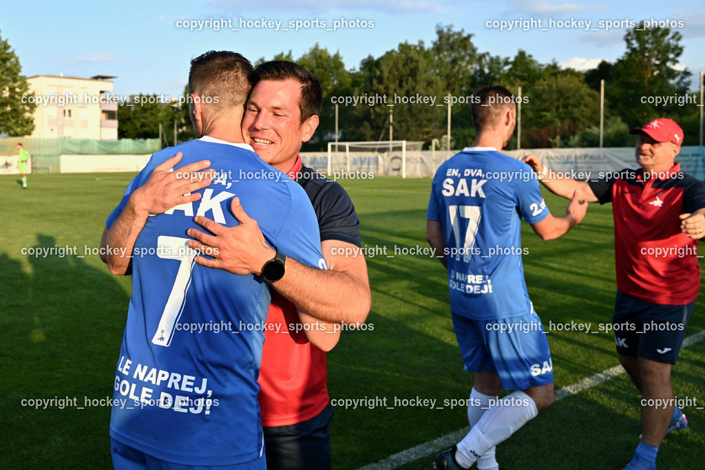 SAK vs. SV Dellach Gail 17.6.2023 | #7 Darjan Aleksic, Headcoach SAK Simon Sadnek, #17 Patrick Lausegger, Tormanntrainer SAK Johann Smrecnik
