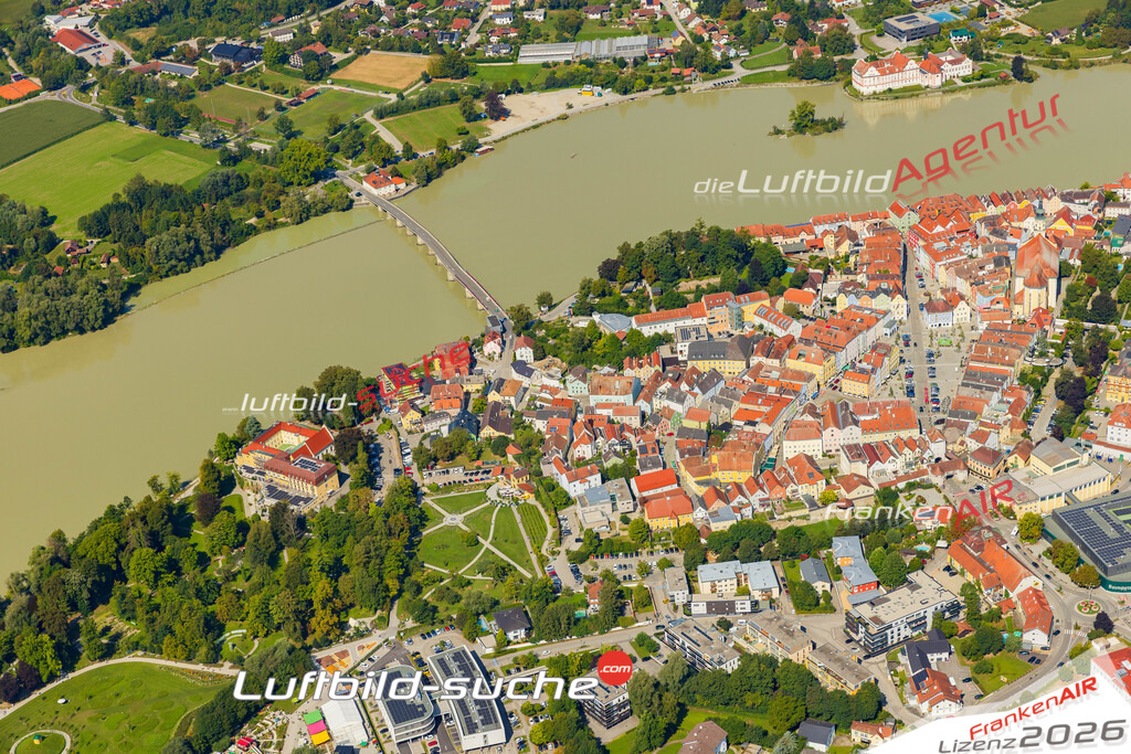 Luftaufnahme von Schärding - Die Luftaufnahme wurde 2025 vom UL-Flugzeug heraus erstellt ( keine Drohne ) - Hochauflösende Luftaufnahme - für professionelle Ausdrucke geeignet. Die Geschenkidee !Mit Lizenz und Bildrechte bestellbar