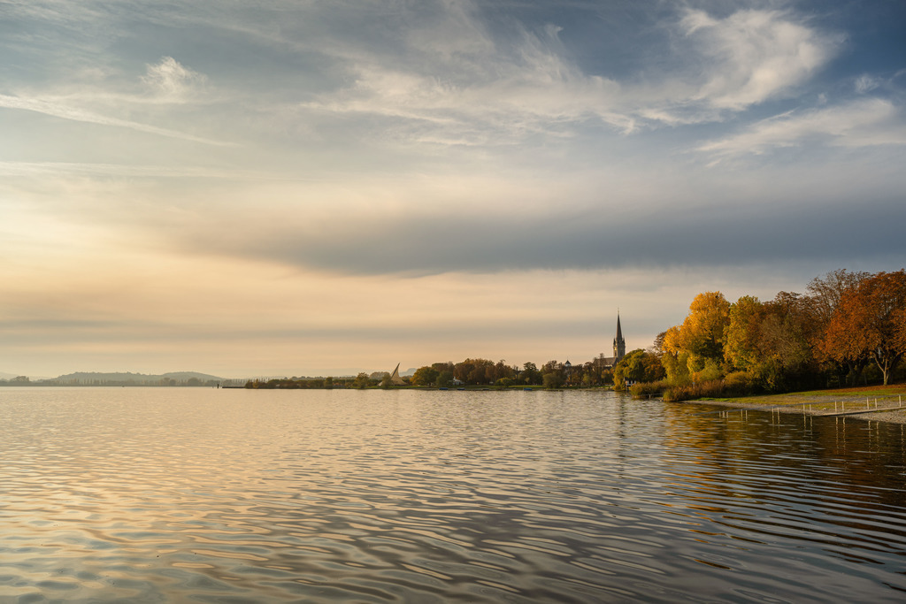 Herbststimmung am Radolfzeller Seeufer |   Aufgenommen vom Mettnausteg - Realisiert mit Pictrs.com