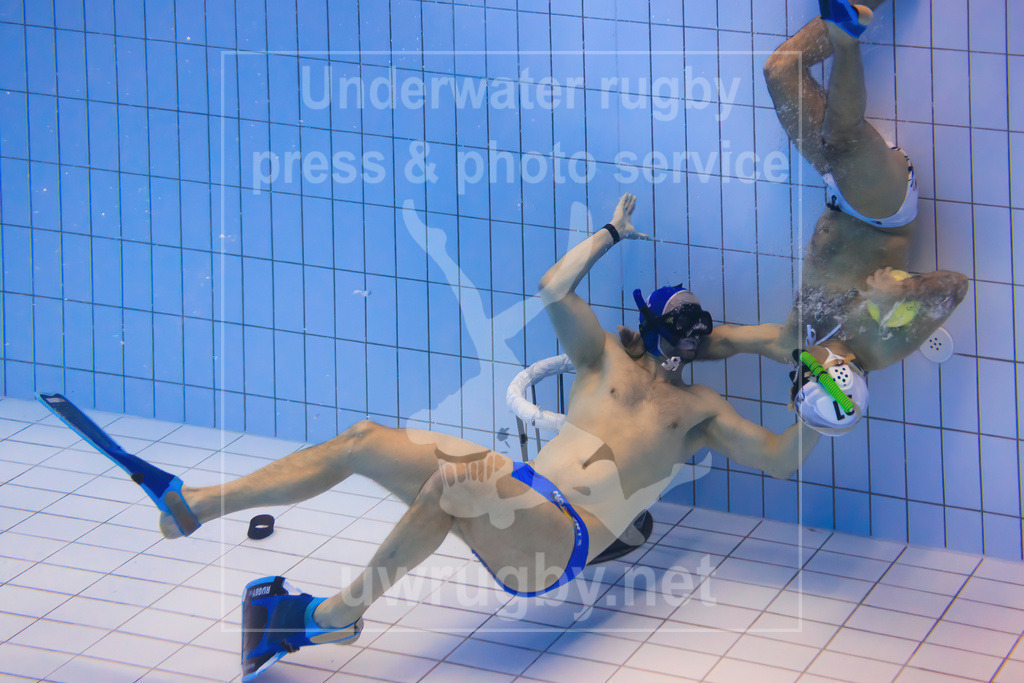 Underwater rugby action press picture | Bamberg, Germany - March 04 2023: Underwater rugby training camp of the Tauchclub Bamberg together with the Austrian national team. - Realisiert mit Pictrs.com