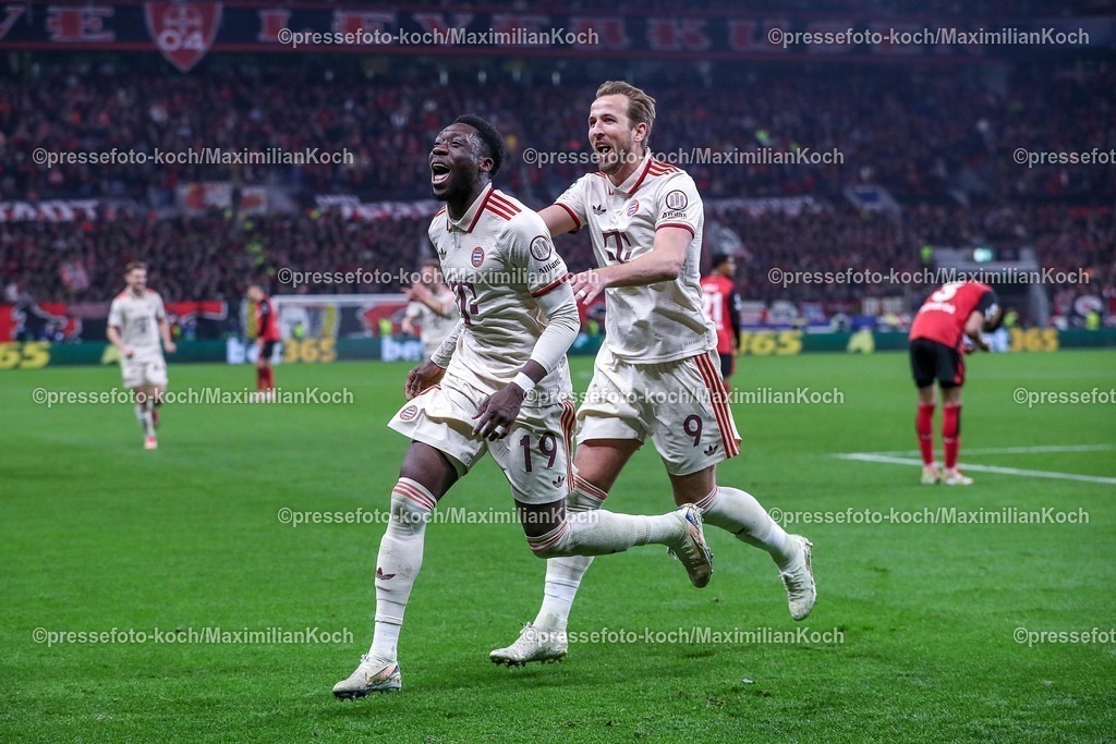 UCL11032502451 | 11.03.2025, Fußball, UEFA Champions League, Bayer 04 Leverkusen - FC Bayern München, Achtelfinale Rückspiel, BayArena, Saison 2024 2025: Torjubel nach dem 2:0 durch Torschütze Alphonso Davies (FC Bayern #19). Zusammen mit Harry Kane (FC Bayern #9)DFB regulations prohibit any use of photographs as image sequences and or quasi-video.