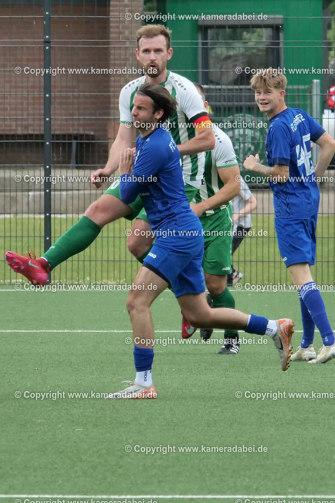 Fußball : Bezirksliga : TV Voerde - FC Sterkrade 72 | Fußball : Bezirksliga : TV Voerde - FC Sterkrade 72 am 25.05.2025 in Voerde - Realisiert mit Pictrs.com