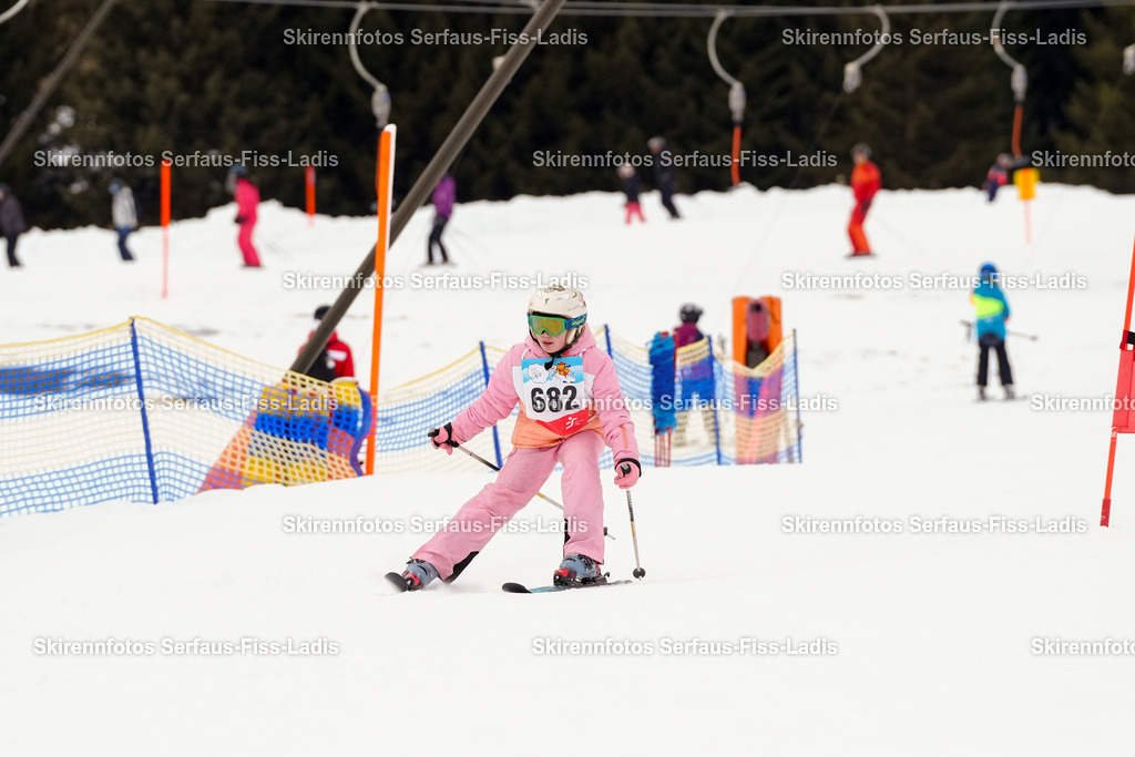 SRF_02.01.2026_0664 | Skirennfotos,Serfaus,Fiss,Ladis,Kinderskirennen,Winter,Tirol,Oberland,skirace,SFL,feelfree,weil wir's genießen,ski,Ski,skifahren,Sonnenplateau, - Realisiert mit Pictrs.com