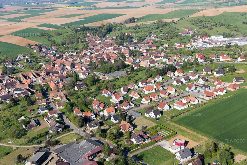 Aerial view: View of the town in Mietesheim in the state Bas-Rhin, France.Photo: IMG_099431.jpg taken on 04/30/2017 by Werner Riehm/FLY-FOTO.comResolution of the original: 5472 x 3648 px