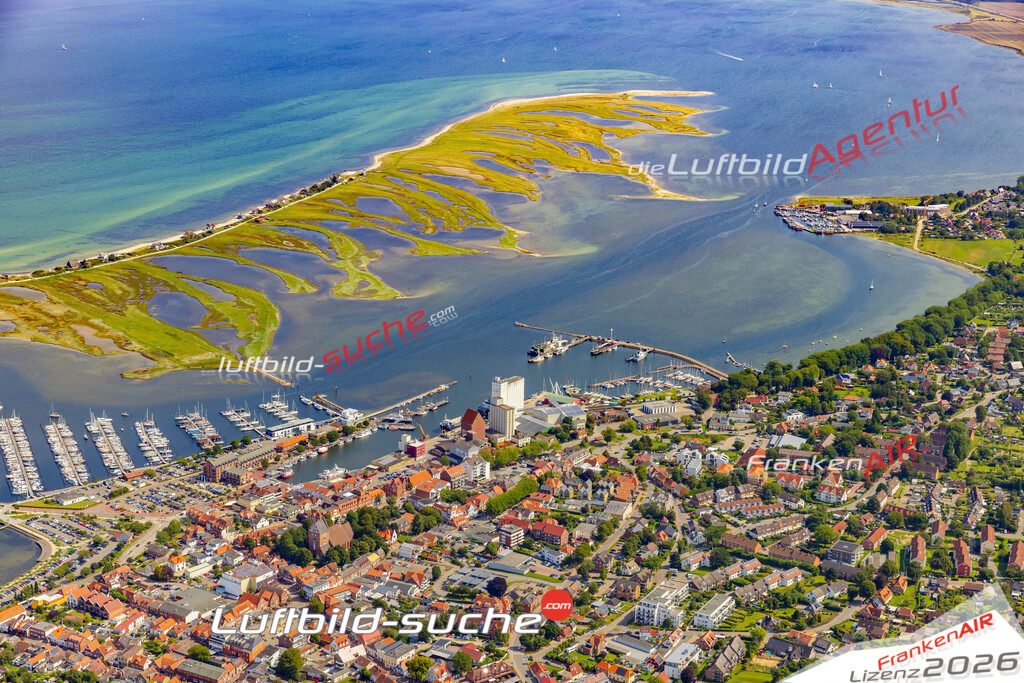 Vs Google Maps Heiligenhafen - Die Luftaufnahme wurde 2025 vom UL-Flugzeug heraus erstellt ( keine Drohnenaufnahme ) - Hochauflösende Luftaufnahme - für Wandbilder und großformatige Ausdrucke geeignet. Das besondere Geschenk!Hier alle&nbsp;Infos zur Lizenzierung der LuftaufnahmeWir fliegen auch dieses Jahr wieder in Ihre Region um Luftbilder zu erstellen.- Luftbild anfragen