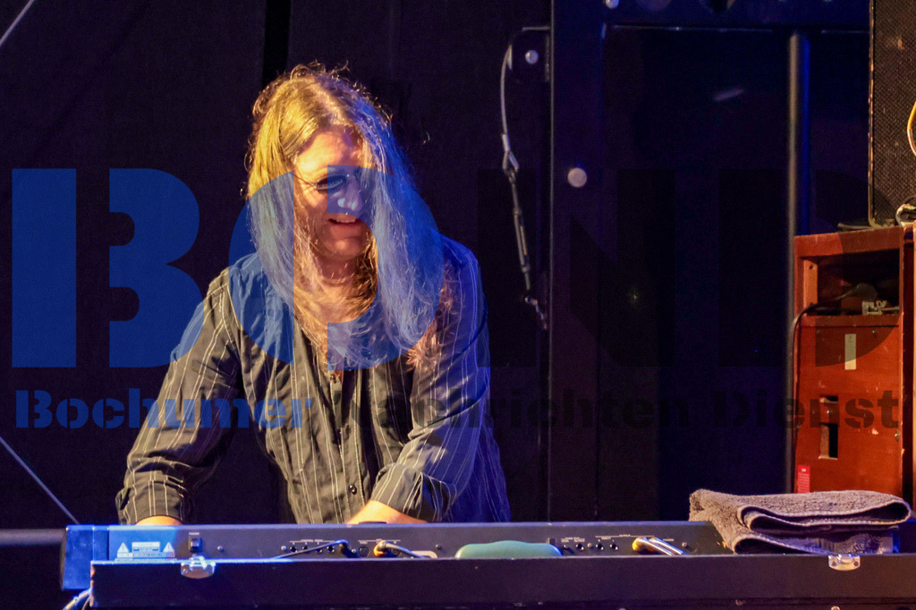 Purple Rising  {date} -  | {headline}(Foto: Sebastian Sendlak / BOND) - Realisiert mit Pictrs.com