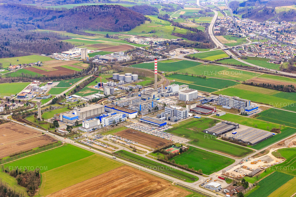 Aerial view: Company premises of DSM Nutritional Products AG branch office Sisseln with halls, company buildings and production facilities in Sisseln in Eiken in the state Aargau, Switzerland.Photo: IMG_120146.jpg taken on 03/17/2020 by Werner Riehm/FLY-FOTO.comResolution of the original: 4919 x 3279 px