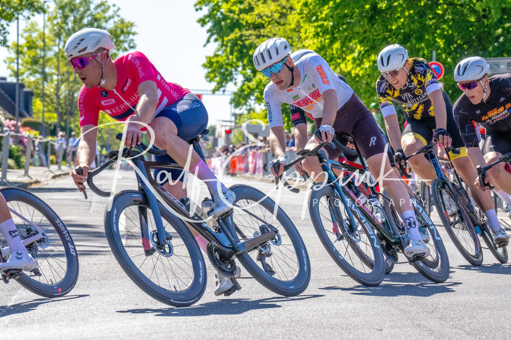 Spurt in den Mai 2026 - Großer Preis der Sparkasse Neuss | Annual one-day road cycling race "Großer Preis der Sparkasse Neuss" held in Büttgen, Germany, organized by VfR Büttgen 1912 e.V. The event features multiple races across all age categories from U11 youth to Elite men. - Realisiert mit Pictrs.com
