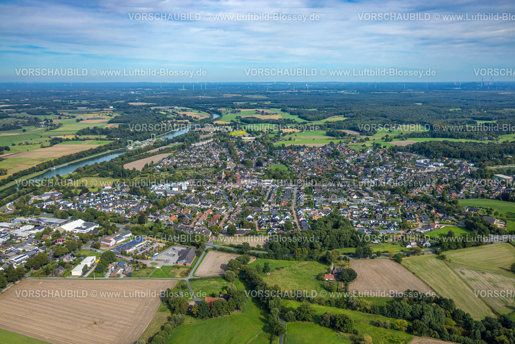 Huenxe250904472 | Luftbild, Wohngebiet Ortsansicht Hünxe Gesamtansicht mit Fernsicht, Wesel-Datteln-Kanal, Hünxe, Ruhrgebiet, Nordrhein-Westfalen, Deutschland