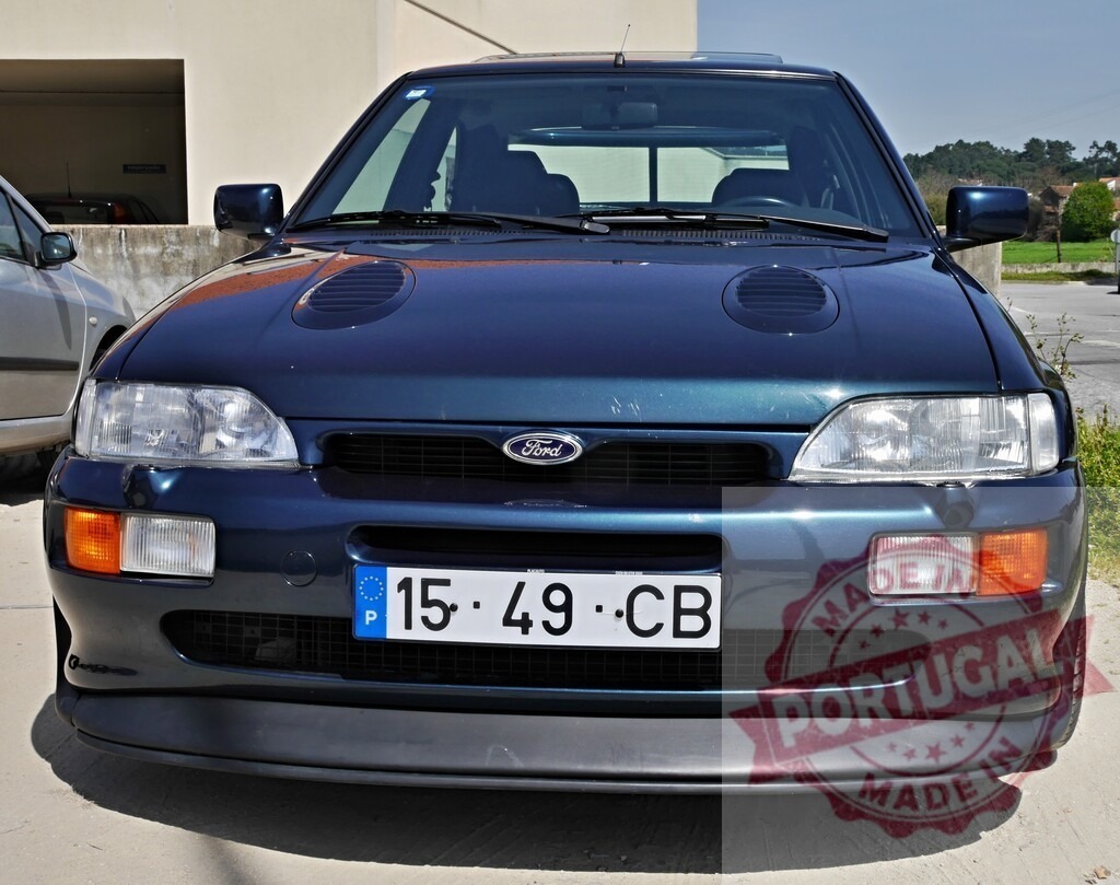 Ford Escort RS Cosworth vintage rally sports car | Dark blue Ford Escort RS Cosworth parked outdoors on a sunny day - Realized with Pictrs.com