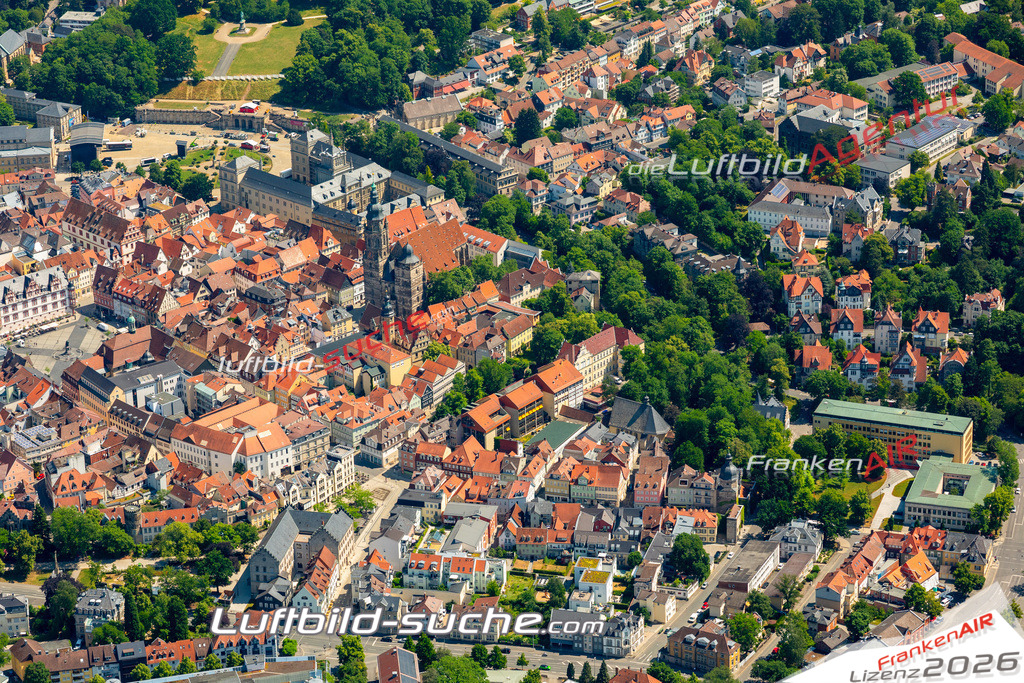 Das Luftbild zeigt :  Coburg - Die Luftaufnahme wurde 2023 vom UL-Flugzeug aus erstellt ( keine Drohne ) - Hochauflösende Luftaufnahme - Für grossformatige Ausdrucke geeignet. Die Geschenkidee !Mit Lizenz und Bildrechte bestellbar