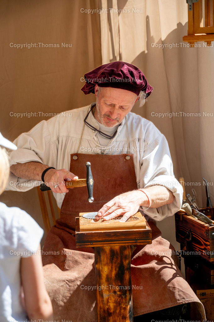 Lindenfels-Mittelaltermarkt-fotografie-thomas-neu.jpg6 | bli, Lindenfels, Mittelaltermarkt in der Burgstraße, Kurpark , Rathaushof und Burg, hier der historische Tanzkreis Bensheim im Rathaushof,  ,Bild: THomas Neu