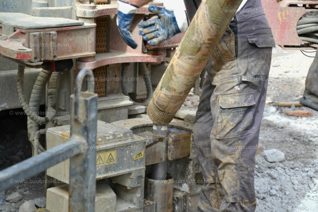 bib-lg16-heizung-0016 | Nach LV-Leistungsgruppen sortierte Detailfotos über den Bau eines Hauses. Alle Hausbau-Bilder direkt vom Urheber und Autor der Website Haus-Selber-Bauen.com