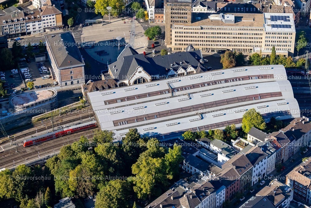 Lufbilder Aachen-6117 | Gleisverlauf und Gebäude des Hauptbahnhofes am Bahnhofplatz im Ortsteil Mitte an der Hackländerstraße, Bahnhofplatz in Aachen im Bundesland Nordrhein-Westfalen, Deutschland. - Realisiert mit Pictrs.com