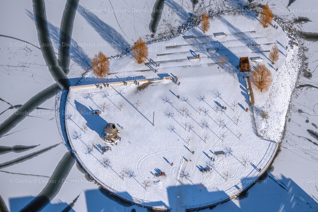 4043870 | Kulturinsel auf dem mit Eis bedeckten Phönixsee, Dortmund