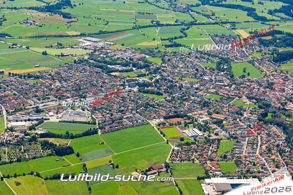 Aktuelles Luftbild von  Peiting - Die Luftaufnahme wurde 2022 mittels UL-Flugzeug erstellt ( keine Drohne ) - hochauflösende Kamera-Systeme von  Canon -Beste Qualität - Für grossformatige Ausdrucke geeignet. Die Geschenkidee !