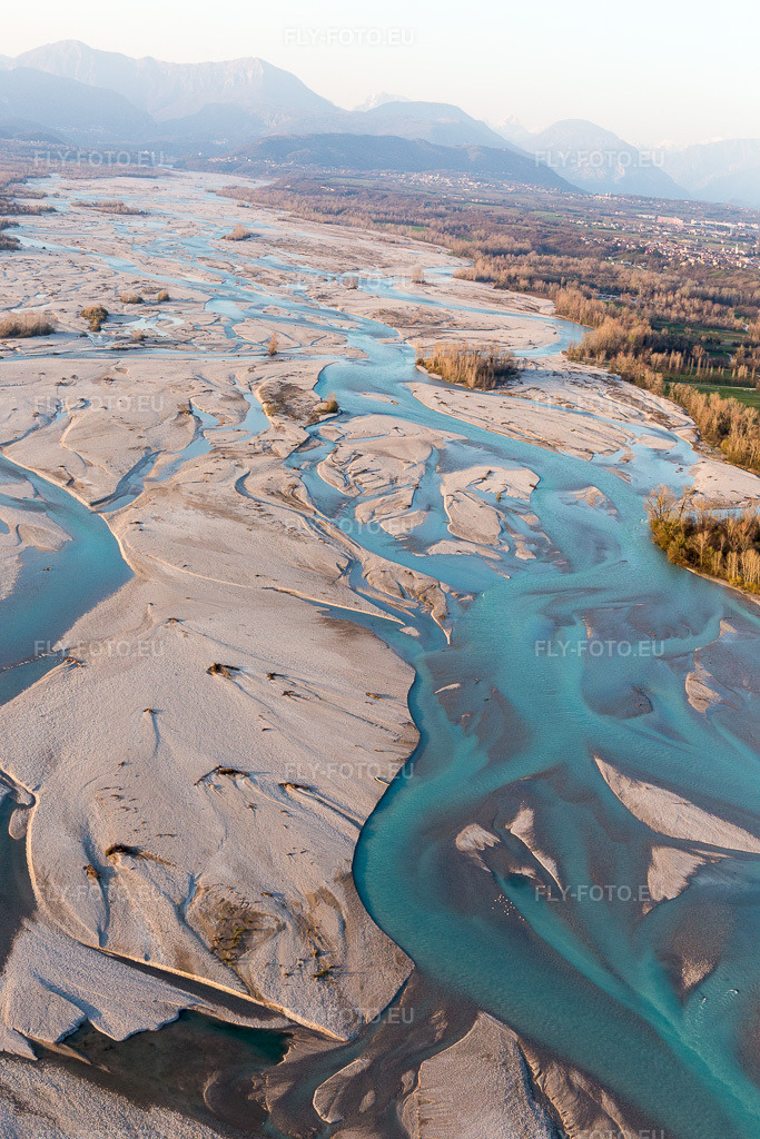 Vue aérienne: Vue de la ville à Dignano dans le département Frioul-Vénétie Julienne, Italie. Photo: IMG_105588.jpg prise le 07/04/2018 par Werner Riehm/FLY-FOTO.eu – Résolution de l'original: 3648 x 5472 px