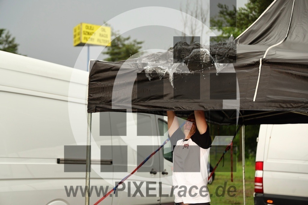 social-20240604_33449 | Schöne Erinnerungen an spannende Momente - das festzuhalten ist unser Job. PIXELrace.de ist seit 2003 auf den Rennstrecken Europas unterwegs um die Action draußen beim Fahren und die wunderbare Stimmung imm Fahrerlager für euch einzufangen.