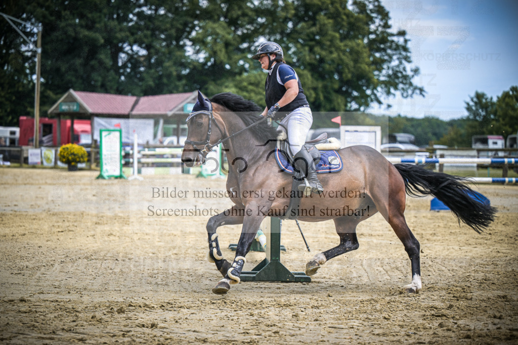 DOS_4534 | Entdecke hochwertige Reitturnierfotos von Foto Oger. Professionell, emotional und authentisch – jetzt Lieblingsmomente im Shop bestellen.Deutschlandweite Turnierfotografie. - Realisiert mit Pictrs.com