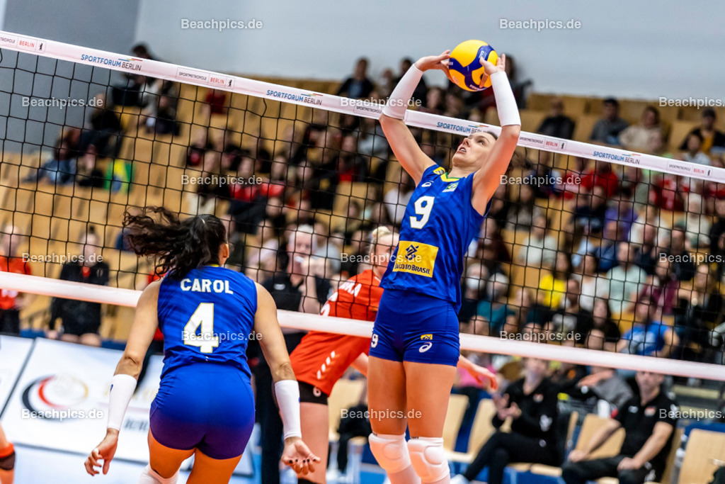 2022-00063410-Testspiel-Deutschland-Brasilien | Zuspiel Roberta RATZKE #9 BRA mit Ana CAROLINA SILVA #4 BRA, 17.09.2022; Berlin Foto: Gerold Rebsch - www.beachpics.de
