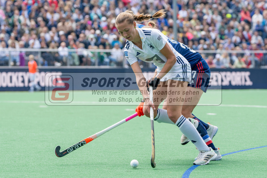 Final4_20240519-1242-0033 | Bonn, Deutschland, 19.05.2024: Friederike Heusgen (Duesseldorfer HC), Stine Kurz (Mannheimer HC) in Aktion waehrend des Spiels der Deutsche Feldhockey-Meisterschaften 2024 zwischen Final 4 Damen Finale Düsseldorfer HC - Mannheimer HC im Bonner THV am 19.05.2024 in Bonn, Deutschland. (Foto von Stephan Fehrmann)

Bonn, Germany, 19.05.2024: Friederike Heusgen (Duesseldorfer HC), Stine Kurz (Mannheimer HC) in action during the game of Deutsche Feldhockey-Meisterschaften 2024 between Final 4 Damen Finale Düsseldorfer HC - Mannheimer HC in Bonner THV at 19.05.2024 in Bonn, Deutschland. (Foto from Stephan Fehrmann)