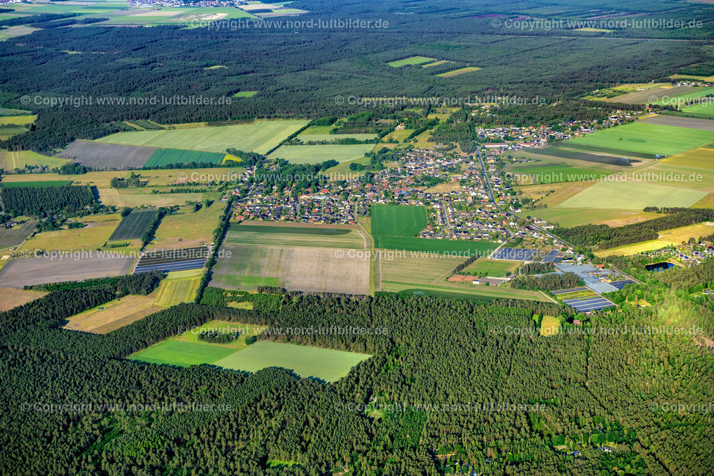 Lessien_ELS_3544050623 | EHRA-LESSIEN 05.06.2023 Ortsansicht der Straßen und Häuser der Wohngebiete in Lessien im Bundesland Niedersachsen, Deutschland. // Town View of the streets and houses of the residential areas in Lessien in the state Lower Saxony, Germany. Foto: Martin Elsen