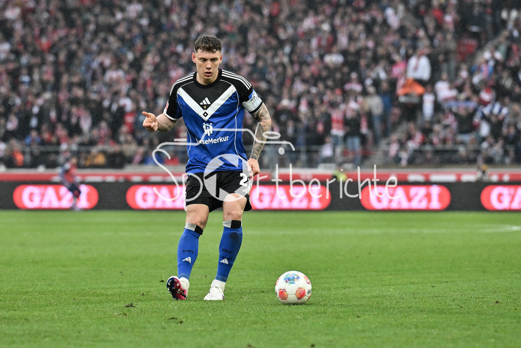 VfB Stuttgart - Hamburger SV | STUTTGART, GERMANY - 12. APRIL: with ball Nicolai REMBERG (Hamburger SV 21) during the Bundesliga Match between VfB Stuttgart vs. Hamburger SV on Matchday 29 at MHP Arena / DFL REGULATIONS PROHIBIT ANY USE OF PHOTOGRAPHS AS IMAGE SEQUENCES AND/OR QUASI-VIDEO