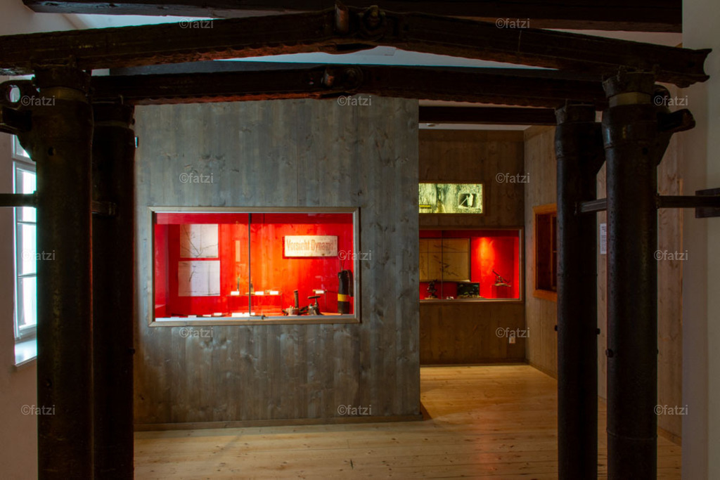 Bergbau-Museum Innen _fatzi_20230908-154236 | Fatzi Bilder-Archiv! 
Die Bilder sind für private Nutzung lizenzfrei. Die kommerzielle Nutzung ist möglich und erwünscht, jedoch bitte ich um vorherige Kontaktaufnahme per E-Mail (info@fatzi.at) oder unter +43 650 7828269 - Realisiert mit Pictrs.com