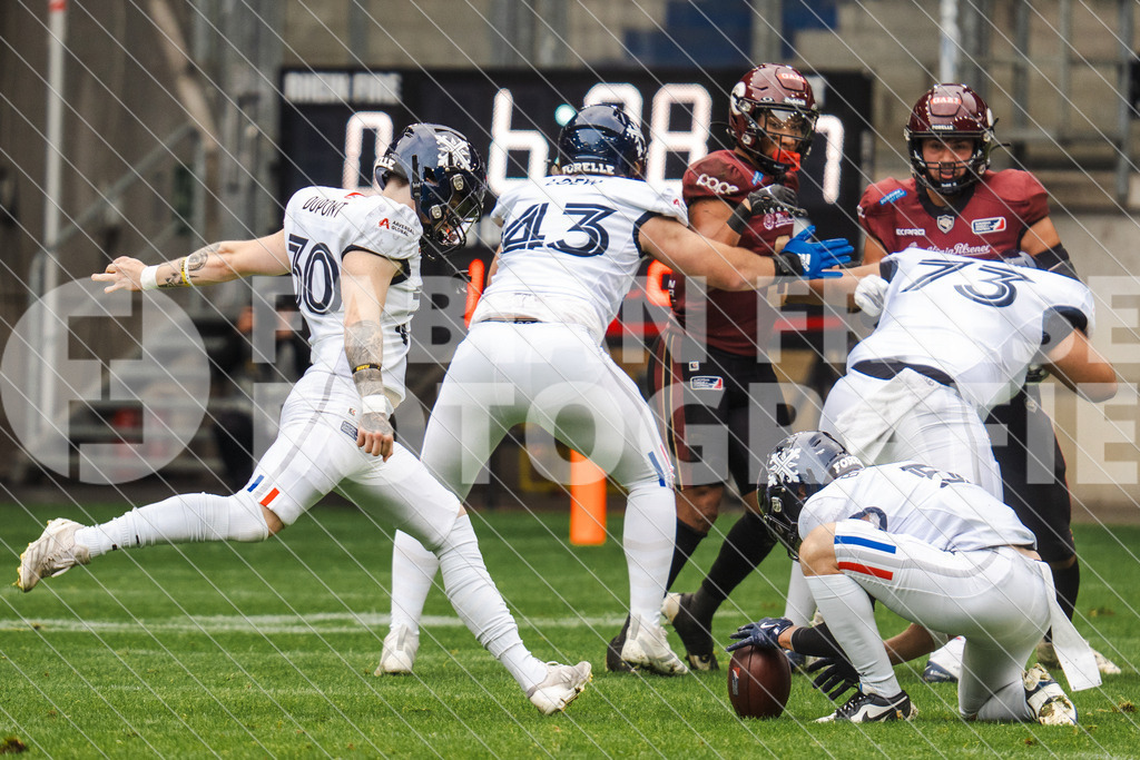 GER Rhein Fire vs. Paris Musketeers, Football, European League of Football, Spieltag 4, Saison 2025, 08.06.2025 | GER Rhein Fire vs. Paris Musketeers, Football, European League of Football, Spieltag 4, Saison 2025, 08.06.2025Foto: Fabian Friese - Realisiert mit Pictrs.com