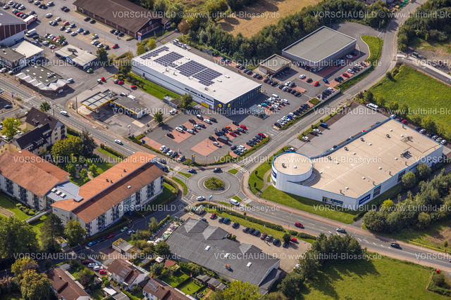 Menden230905505 | Luftbild, Lidl Supermarkt und KRESS Modezentrum Menden, Lendringsen, Menden, Sauerland, Nordrhein-Westfalen, Deutschland