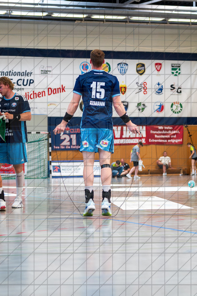 IHC 2026 - TSV Hannover-Burgdorf vs. HC Hamburg | Dominik Axmann (Handball-Club Hamburg #15); IHC 2026 - TSV Hannover-Burgdorf vs. HC Hamburg am 09.08.26 in Sporthalle KGS, Schneverdingen - Realisiert mit Pictrs.com