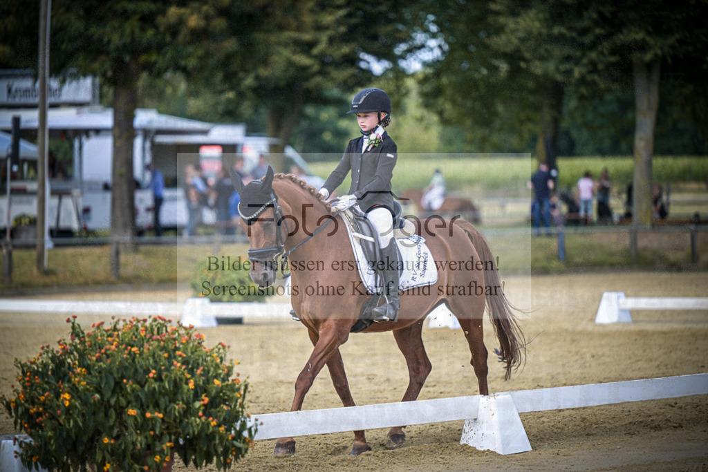 DOS_0253 | Entdecke hochwertige Reitturnierfotos von Foto Oger. Professionell, emotional und authentisch – jetzt Lieblingsmomente im Shop bestellen.Deutschlandweite Turnierfotografie. - Realisiert mit Pictrs.com