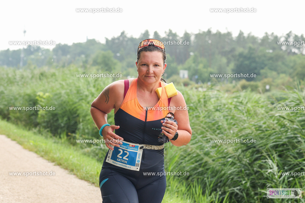 LUR_1691 | 34. M-net Erlanger Triathlon 2025 #erlangertriathlon  #mnettriathlon2025 #mnettriathlon #team #olympischedistanz #mitteldistanz #triathlon #maindonaukanal  #erlangertriathlon2025 #yourpictrs #tv1848 #tv1848erlangen  #triathlonbayern #sportinerlangen #demsportverbunden #sportshot_your_pictrs Copyright: www.sportshot.de