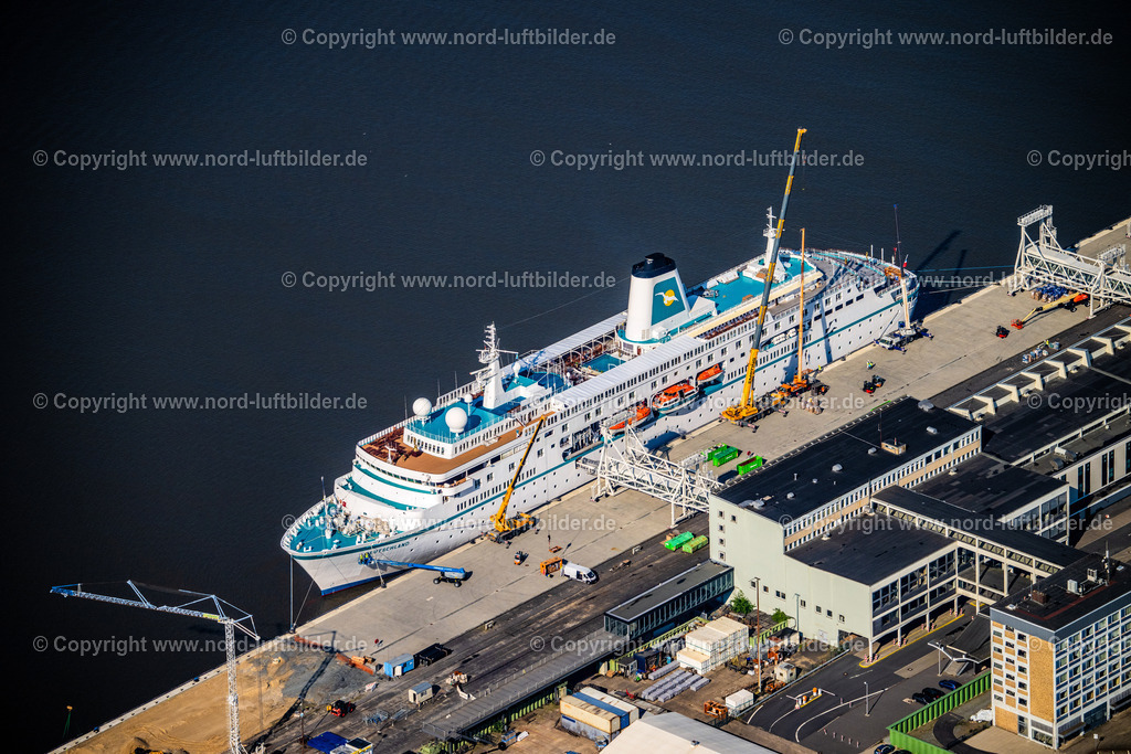 Bremerhaven_MS_Deuschland_Kreuzfahrtschiff_ELS_5265050924 | BREMERHAVEN 05.09.2024 Kreuzfahrt- Passagier- und Fahrgast- Schiff " MS Deutschland " an der Straße Columbuskaje in Bremerhaven im Bundesland Bremen, Deutschland. // Cruise and passenger ship " MS Deutschland " on street Columbuskaje in Bremerhaven in the state Bremen, Germany. Foto: Martin Elsen