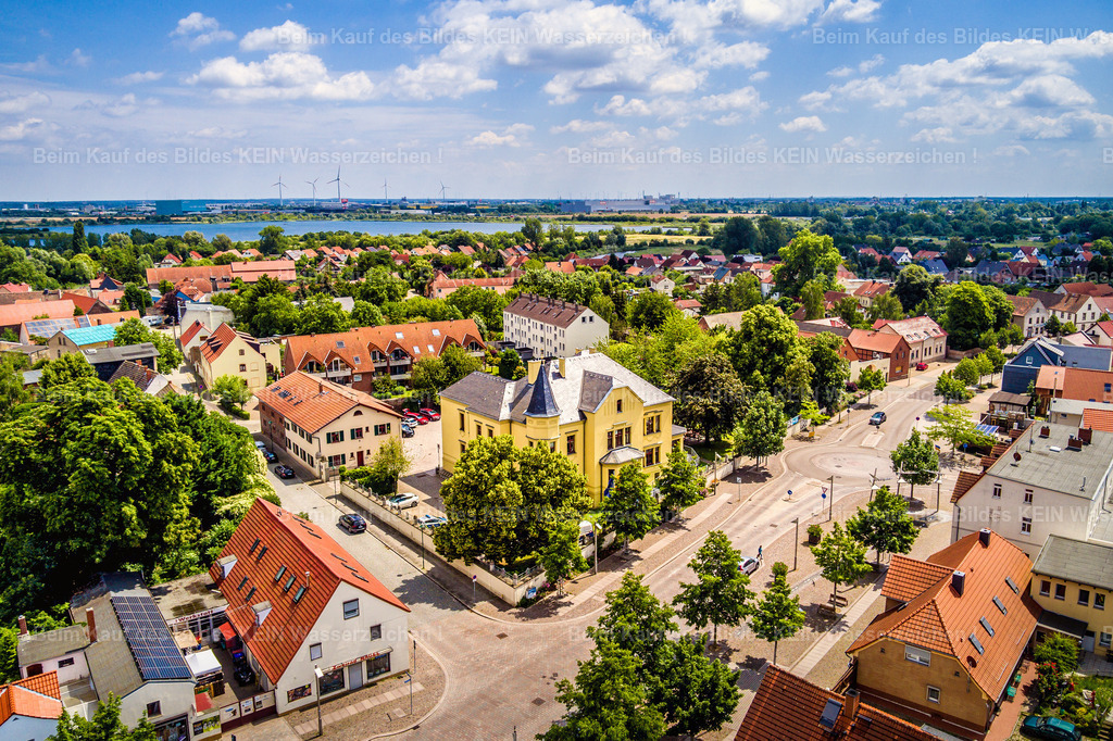 Barleben Verwaltung Breiteweg Standesamt Gemeinde Thälmann Rathaus-0008 | Die Magdeburger Platte® - das sind die schönsten Luftbilder von Magdeburg & Sachsen-Anhalt auf Acryl, Leinwand oder zum Download. Das ist Luftbildfotografie & Luftbildaufnahmen mit Drohne & Flugzeug.  - Realisiert mit Pictrs.com