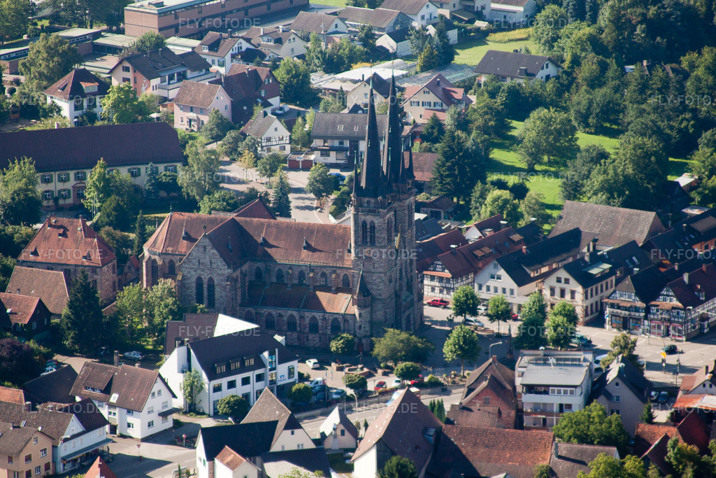 Luftbild: Ottersweier, Kirche Sankt Johannes im Ortsteil Weier in Ottersweier im Bundesland Baden-Württemberg in Deutschland. Foto: IMG_31716.jpg vom 20.08.2010 durch Werner Riehm/FLY-FOTO.de