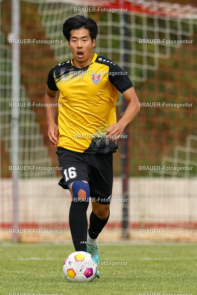 1_SVSKFC_20250726_0165.JPG -  - SV Schermbeck - KFC Uerdingen  - Testspiel | Schermbeck, Deutschland, 26.07.25: Seongsun You (KFC Uerdingen) in Aktion, am Ball, Einzelaktion während des Testspiel Spiels zwischen SV Schermbeck - KFC Uerdingen  in der Volksbank Arena am 26. July 2025 in Schermbeck, Deutschland. (Foto von Stefan Brauer/Brauer-Fotoagentur)