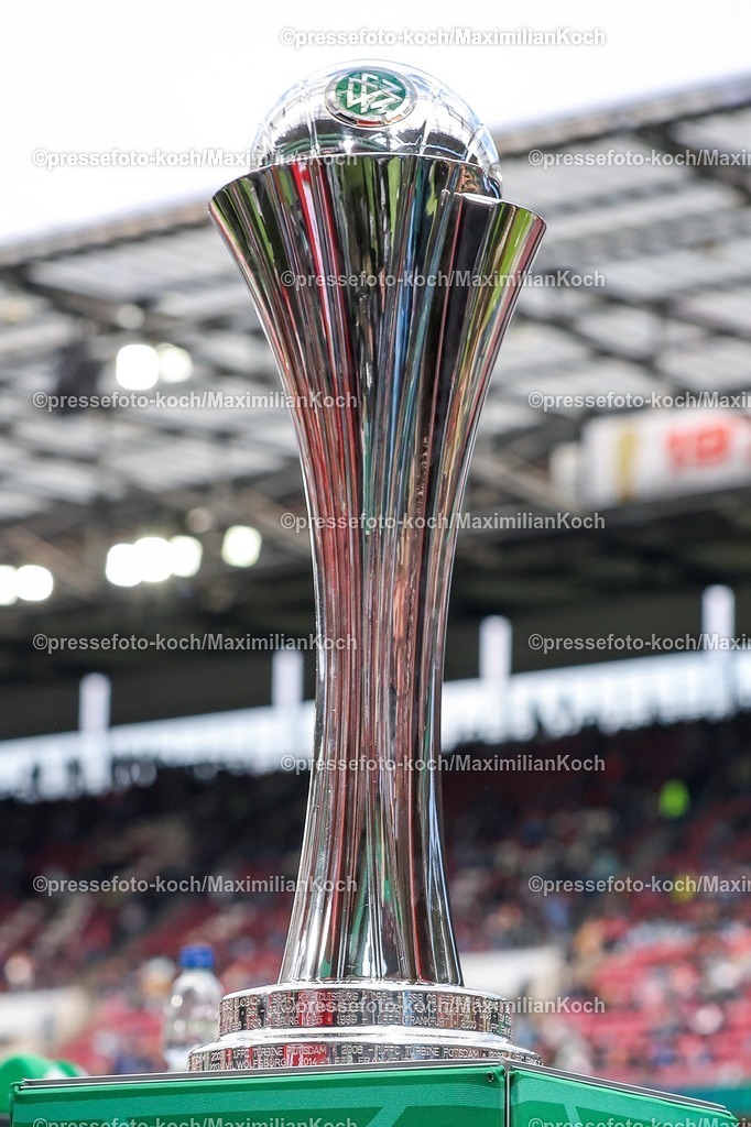 xKWIx14052601018 | 2026.05.14, xkwix, Fußball, Finale DFB-Pokal Frauen, VfL Wolfsburg -  FC Bayern München, Saison 2025 2026, Rhein-Energie-Stadion in Köln: Der Pokal des DFB-Pokals im Stadion auf Podest mit Tribuene im Hintergrund DFB regulations prohibit any use of photographs as image sequences and or quasi-video. Photo: xKamilxWilkowskixPressefotoKochx