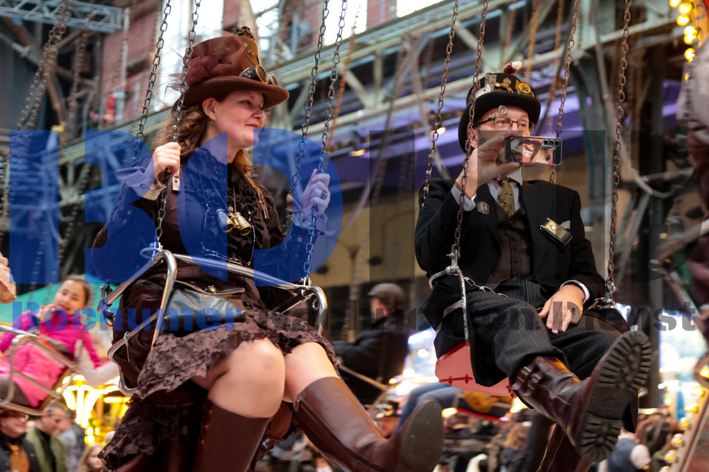 Historischer Jahrmarkt in der Jahrhunderthalle - Steampunk {date} -  | {headline}



(Foto: Sebastian Sendlak / BOND)

 - Realisiert mit Pictrs.com